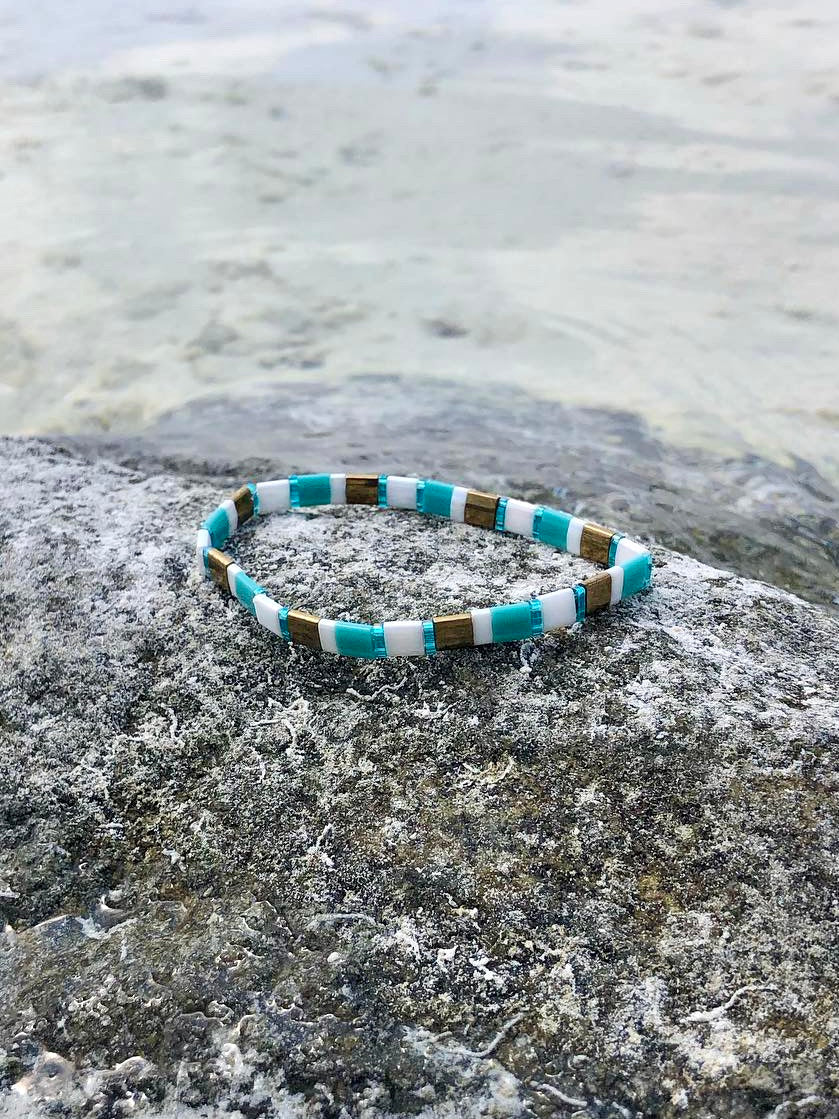 ‘Sea & Sand’ Tila Glass Bead Elastic Bracelet